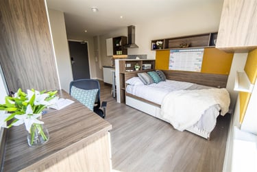 1 bed studio, Calton Road, Holyrood, Edinburgh, EH88DP - Image 3
